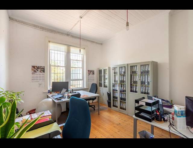 BUSINESS PROPERTY TO RENT IN OBSERVATORY